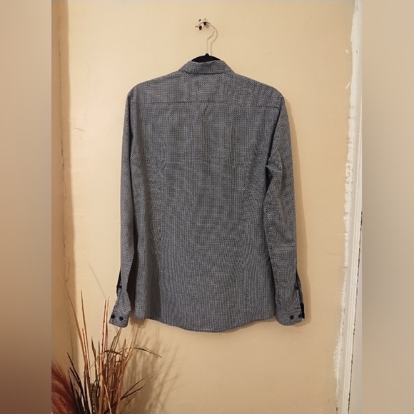 H&M Men's Geographic Button Down Dress Shirt Blue and White Size Small - Picture 2 of 8